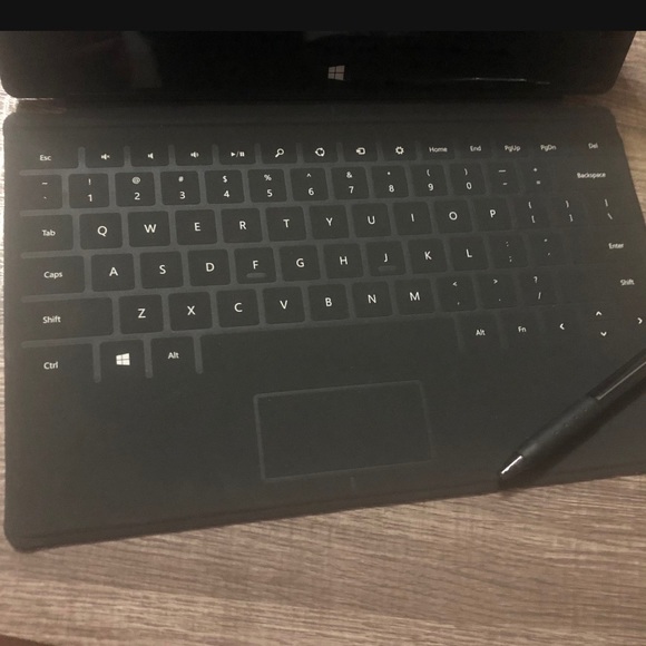 Microsoft Surface RT (32GB) - Picture 4 of 8